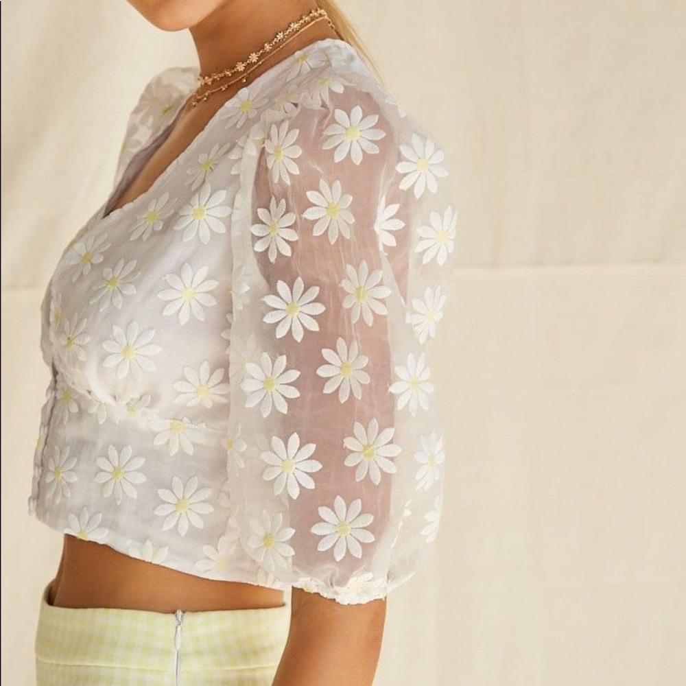 Embroidered daisy print top